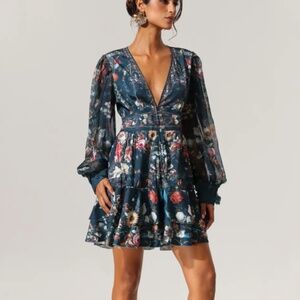 NWT - Bella Barnett Lina V-Neck floral printed long sleeves mini dress